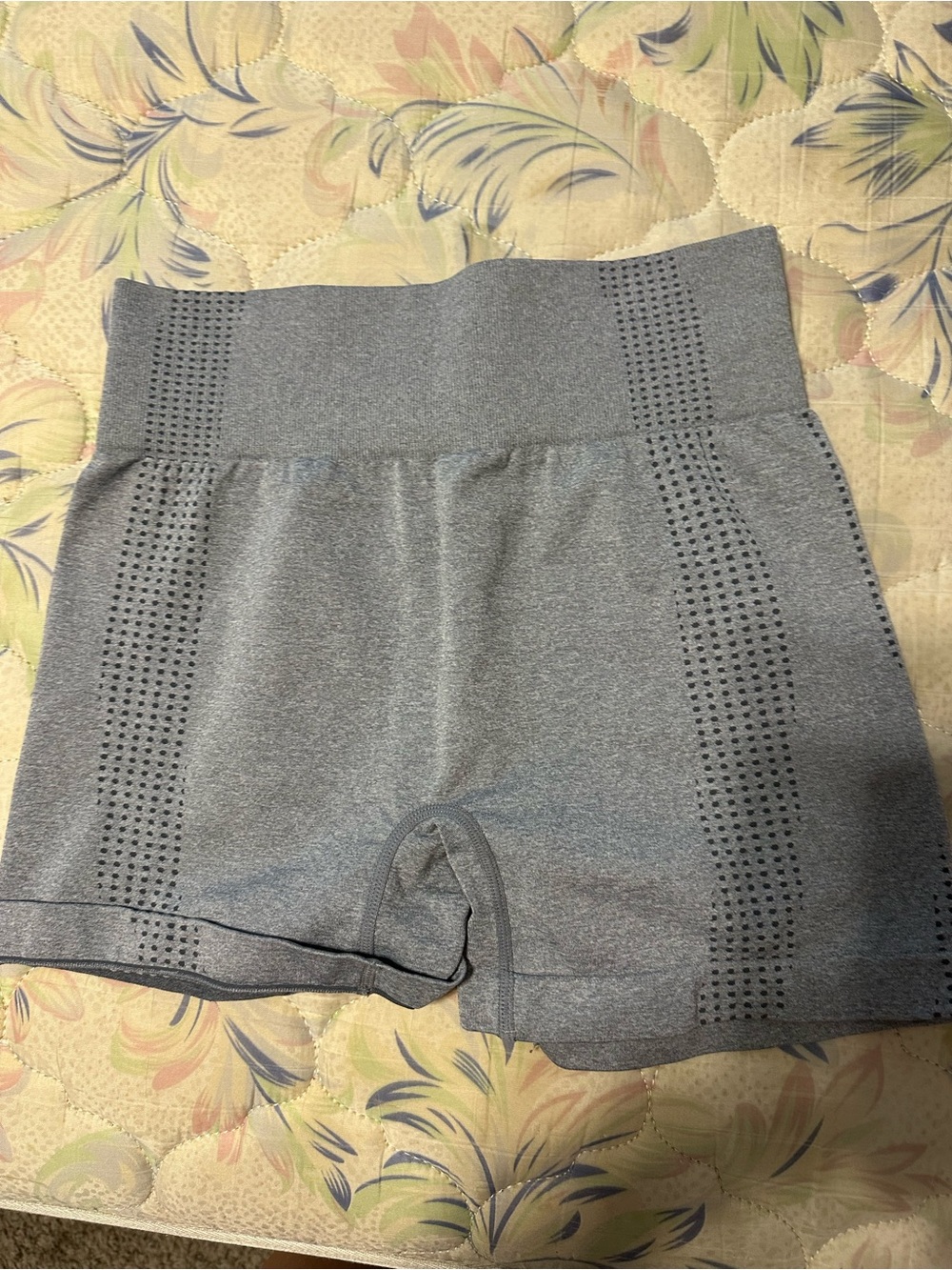 Seamless High-Waist Athletic Shorts in Gray